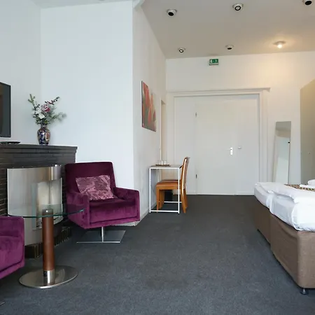 Ambert Отель 3*