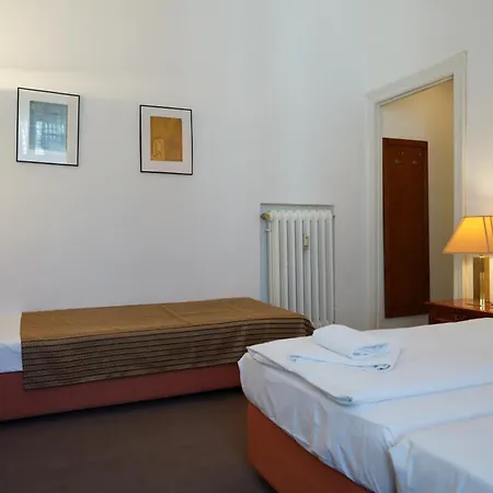 Ambert Hotel 3*