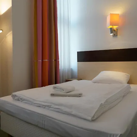 Отель Ambert 3*