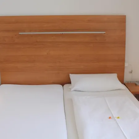 Ambert Hotel 3*