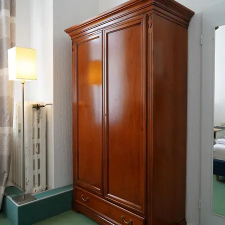 Ambert Hotel 3*